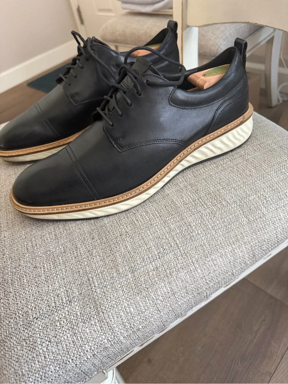 Ecco Black Leather Cap-Toe Oxfords with Tan Welt